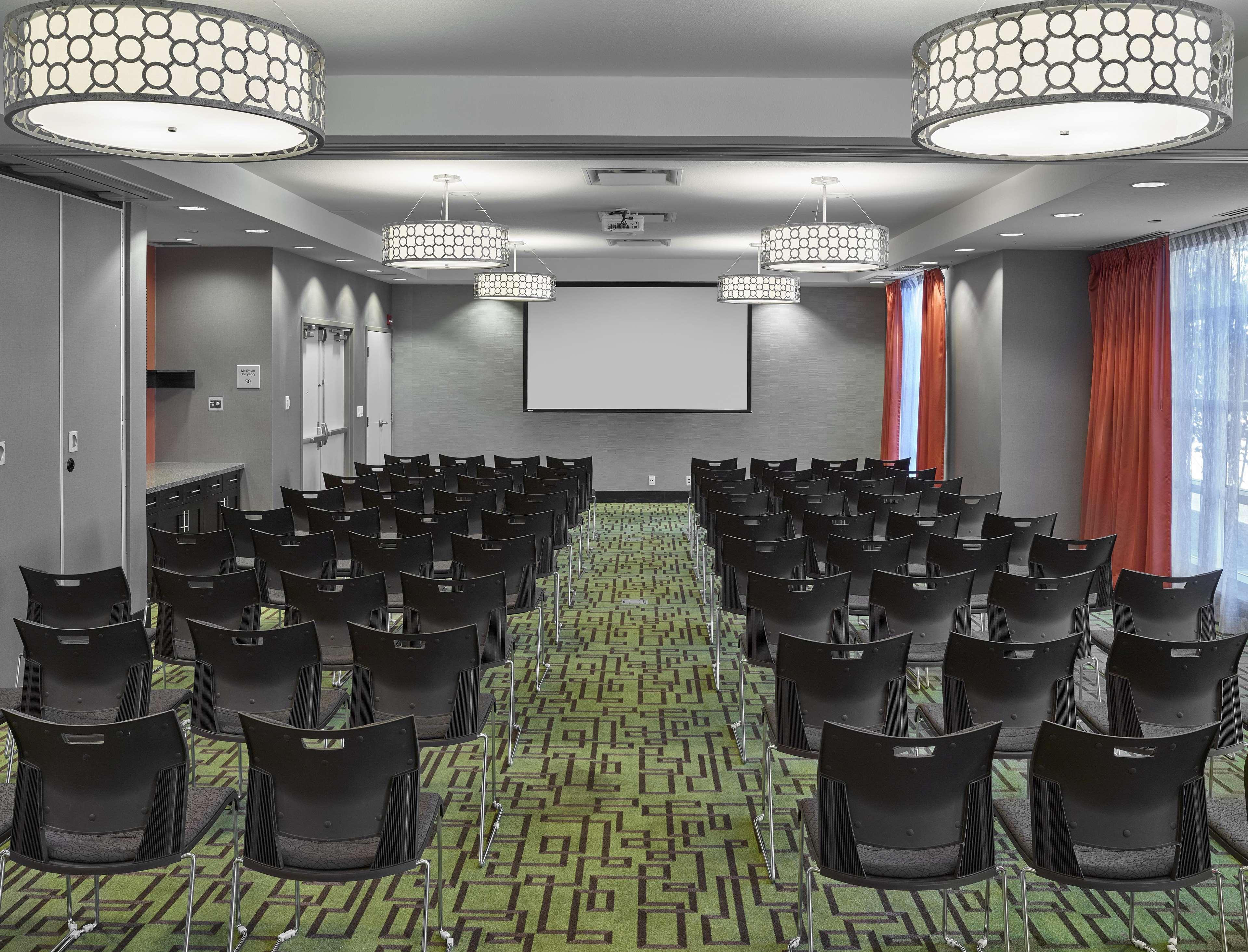 Hotel Hampton By Hilton Airport North 3*