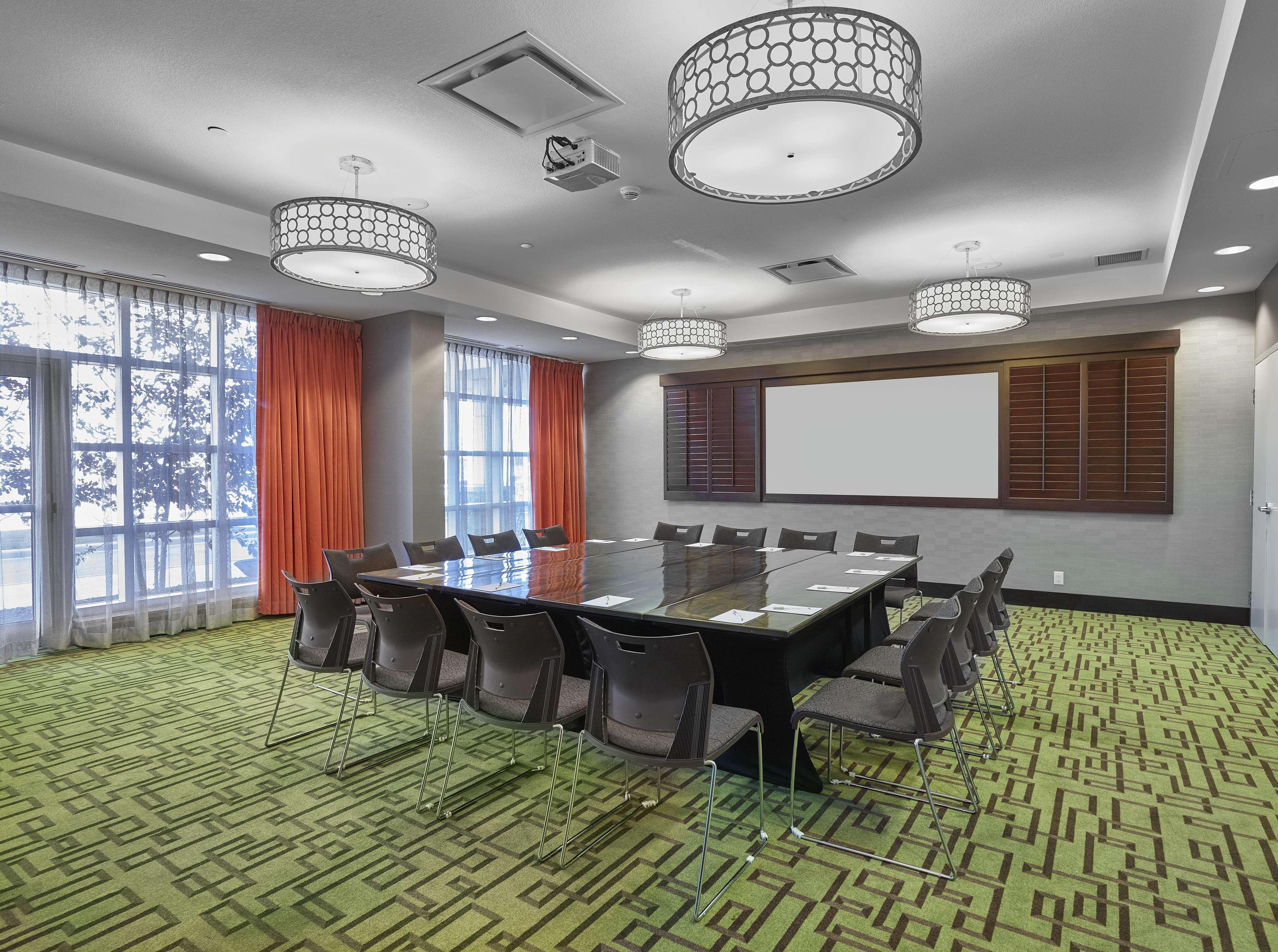 Hotel Hampton By Hilton Airport North 3*